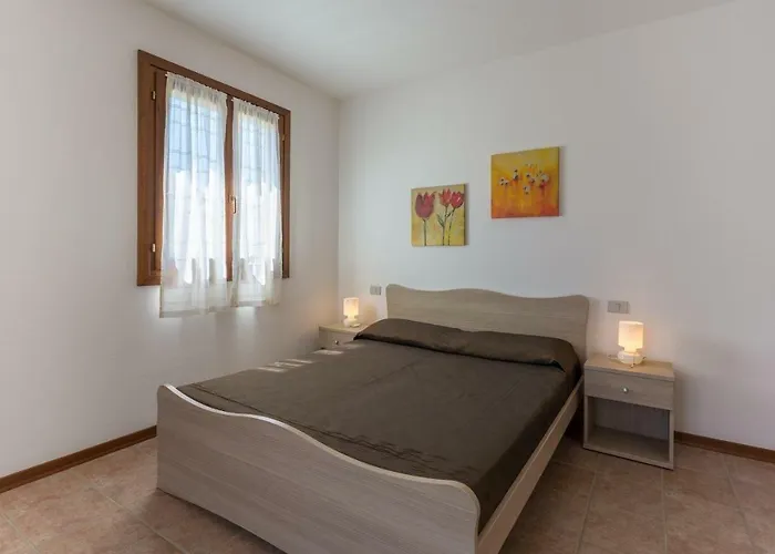 V4 Bi-trifamiliare Villa