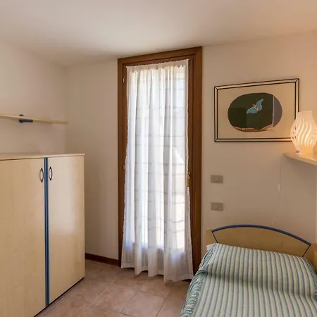 V4 Bi-trifamiliare *