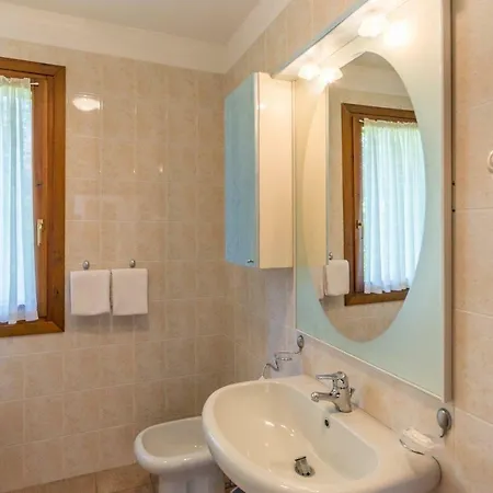 V4 Bi-trifamiliare Villa *